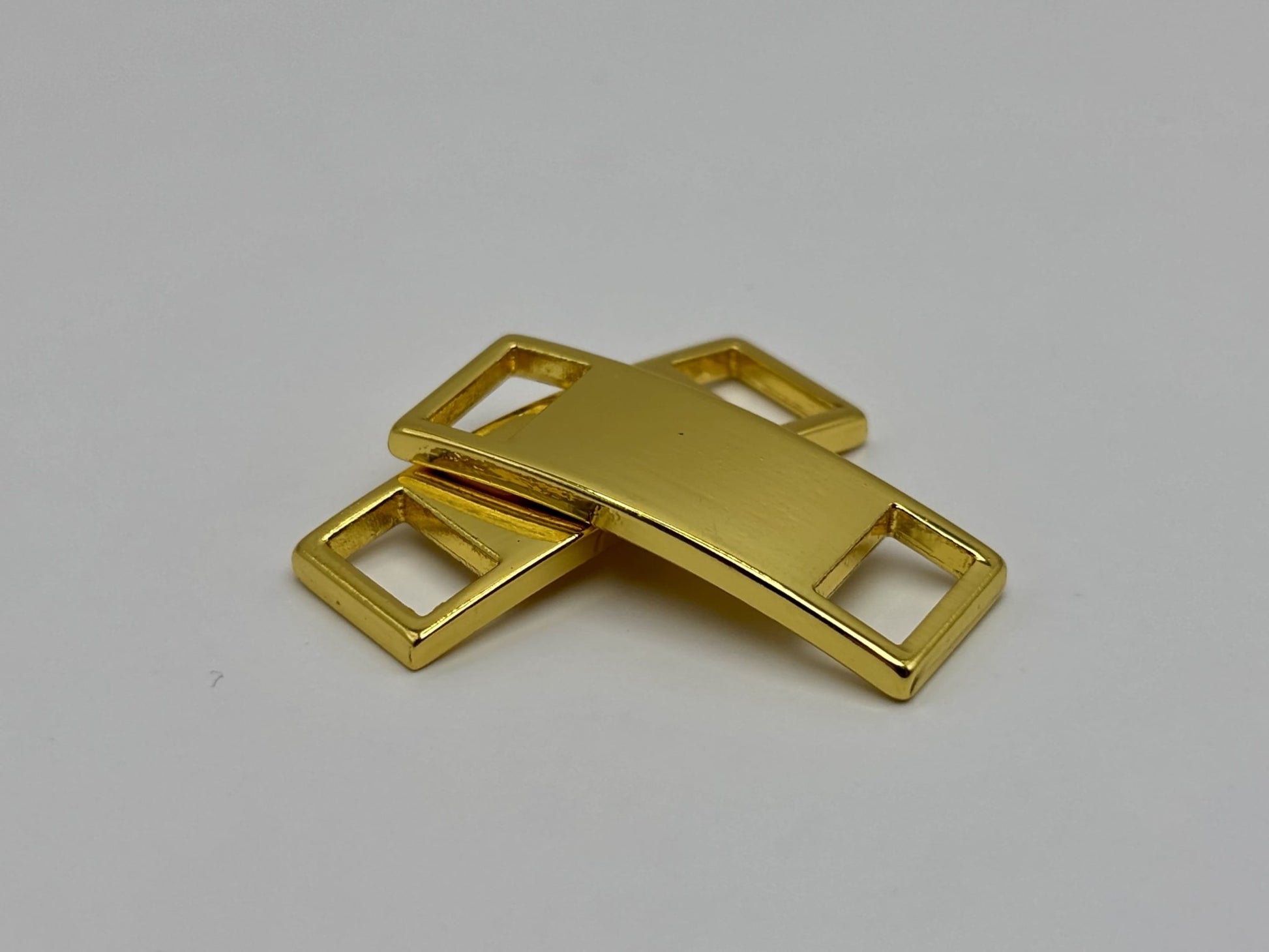 Goldene Sneaker Shoe Charms (2er - Set) - sneakeez